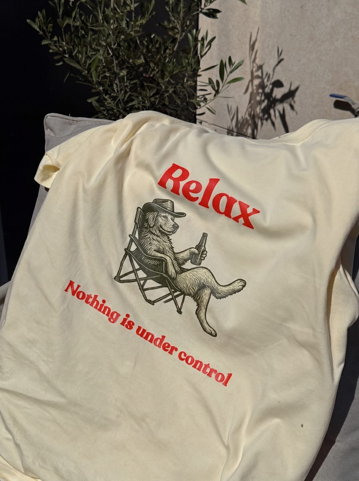 T-shirt Relax pousada ao sol com oliveira